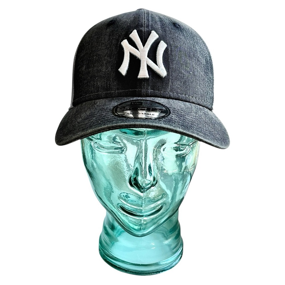 New Era 9Forty New York Yankees Adjustable Snap Back Cap (faded grey color)